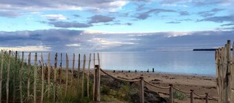 Beach Walk Apartment - 2 bed by the beach