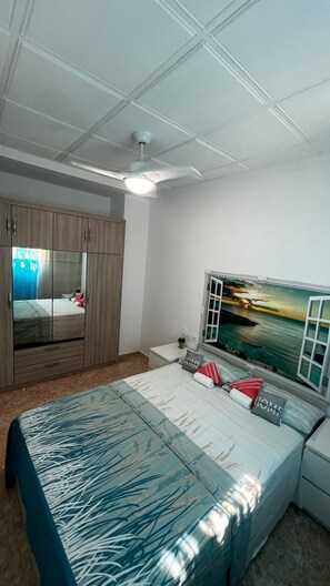 3 chambres, fer et planche à repasser, Wi-Fi, draps fournis