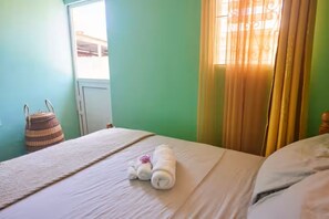 2 bedrooms, internet, bed sheets
