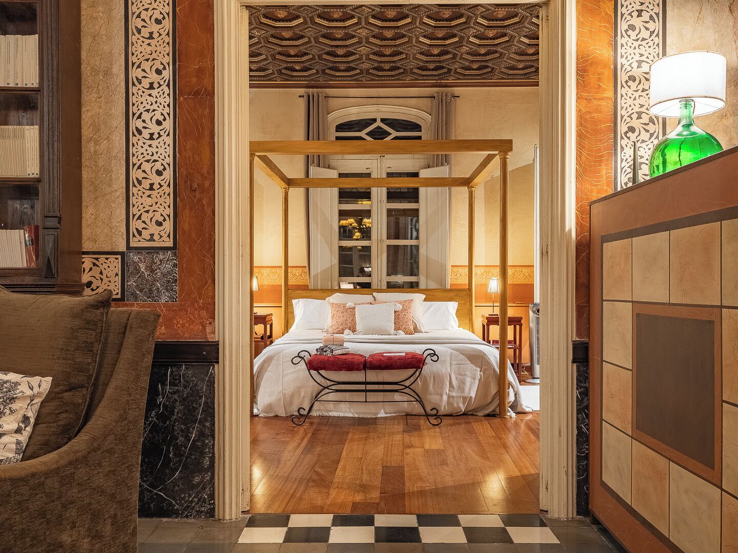 4 habitaciones, tabla de planchar con plancha, wifi y ropa de cama 