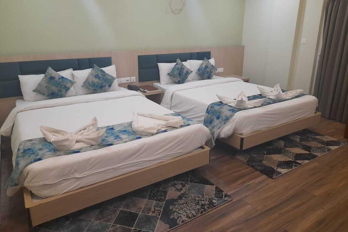 Quadruple Room | Desk, free WiFi