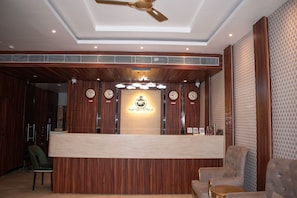 Quầy tiếp tân
