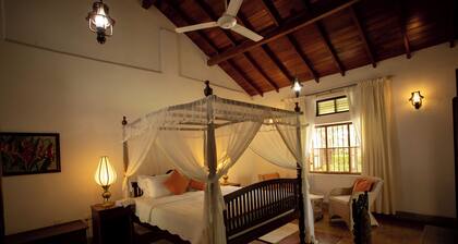 Spacious 6-bedroom heritage & wellness bungalow in Kandy with AC culinary class