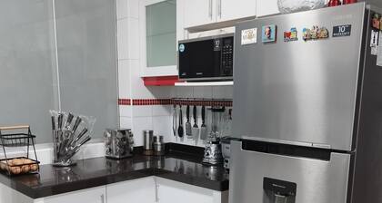 Apartamento con una habitación con estudio y baño privado en zona residencial