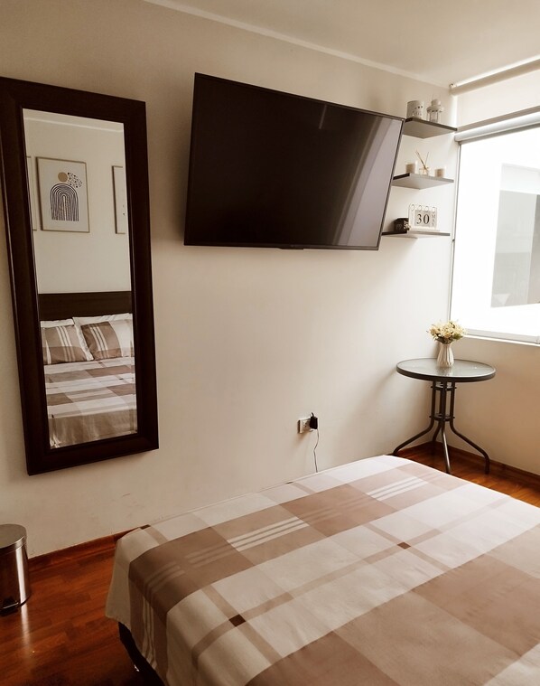 1 chambre, fer et planche à repasser, accès à Internet, literie fournie