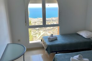 3 bedrooms, desk, iron/ironing board, WiFi