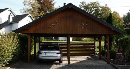 Holzblockhaus 'Eifel' mit privatem Garten und WLAN
