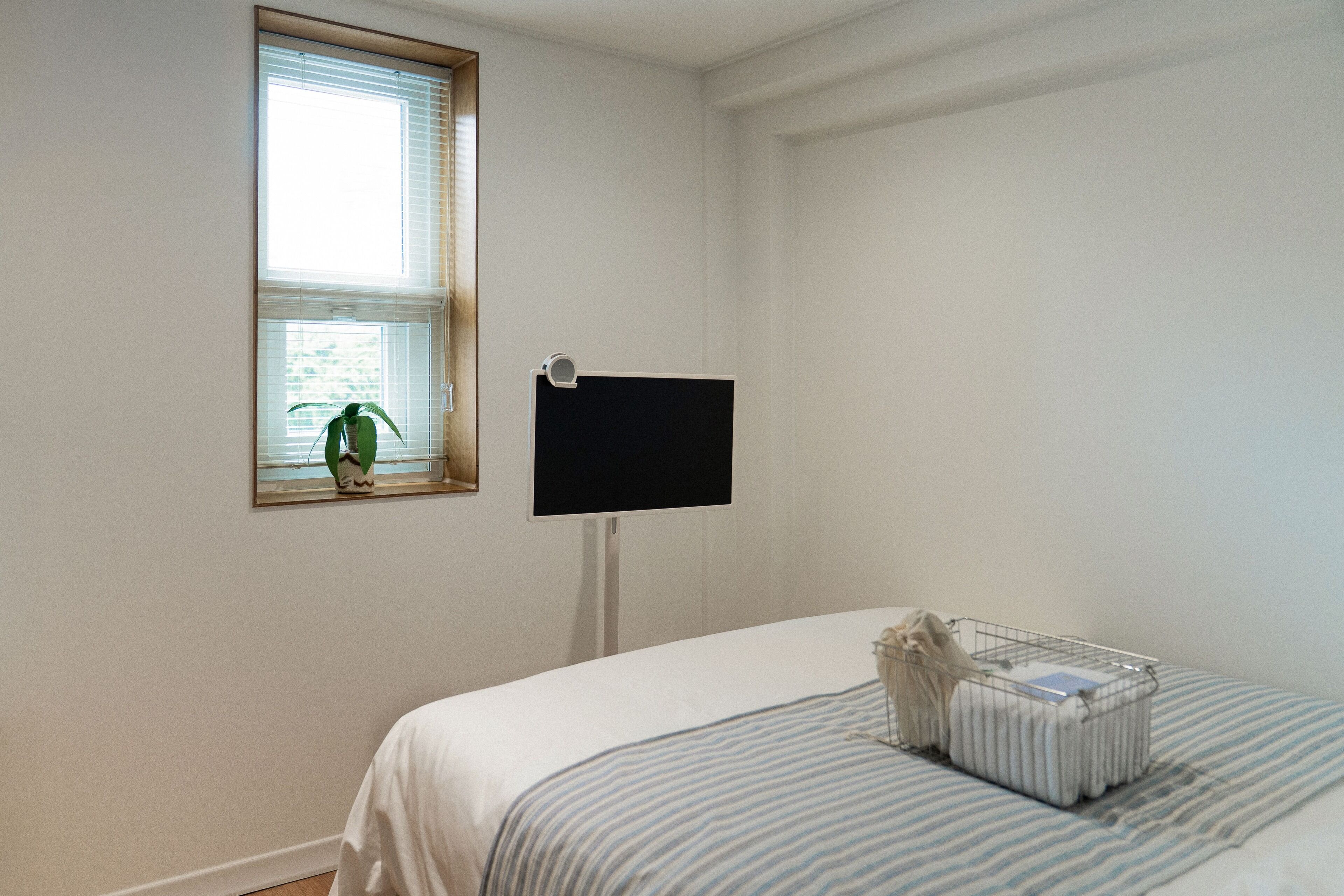Desk, laptop workspace, soundproofing, iron/ironing board