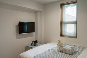 Bàn, khu vực làm việc phù hợp cho laptop, phòng cách âm 