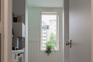 Fridge, microwave, cookware/dishes/utensils - Orly Minbak (Seoul)