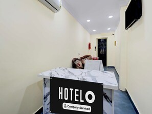 House | Meja sambut tetamu