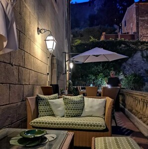 Outdoor dining - The English house a unique dwelling in the village with sea view and furnished terrace (Toscana)