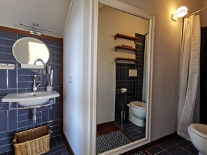 Shower, hair dryer, bidet, towels - The English house a unique dwelling in the village with sea view and furnished terrace (Toscana)