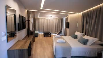 Luxury Spot B Grand City Balcony Escape | In-room safe, blackout curtains, iron/ironing board, free WiFi