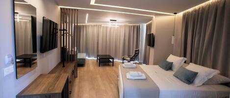 Luxury Spot B Grand City Balcony Escape | Zimmersafe, Verdunkelungsvorhänge, Bügeleisen/Bügelbrett