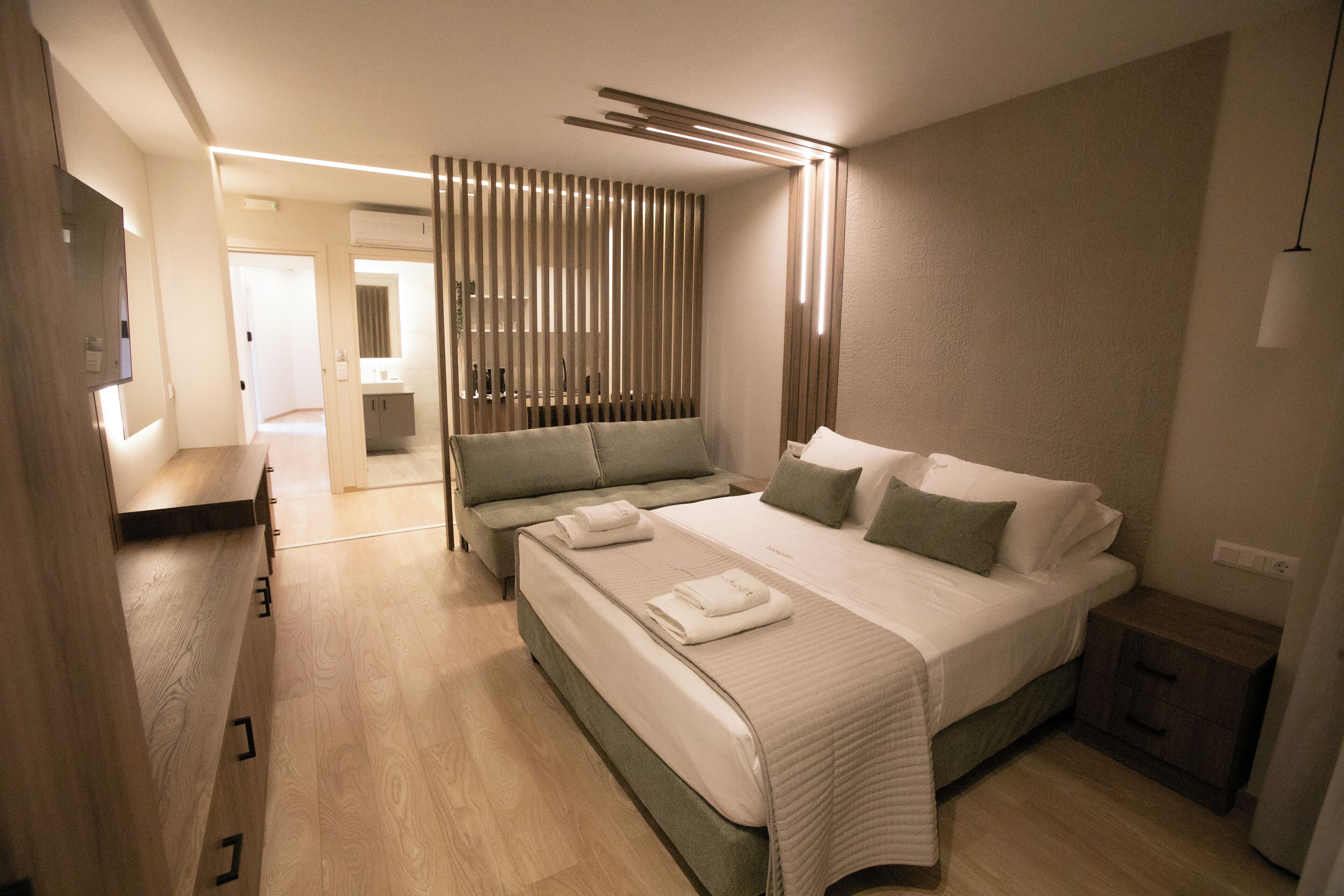 Luxury Spot D & E - Comfort Studio | In-room safe, blackout drapes, iron/ironing board, free WiFi