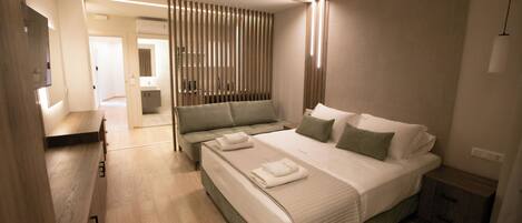 Luxury Spot D & E - Comfort Studio | In-room safe, blackout drapes, iron/ironing board, free WiFi