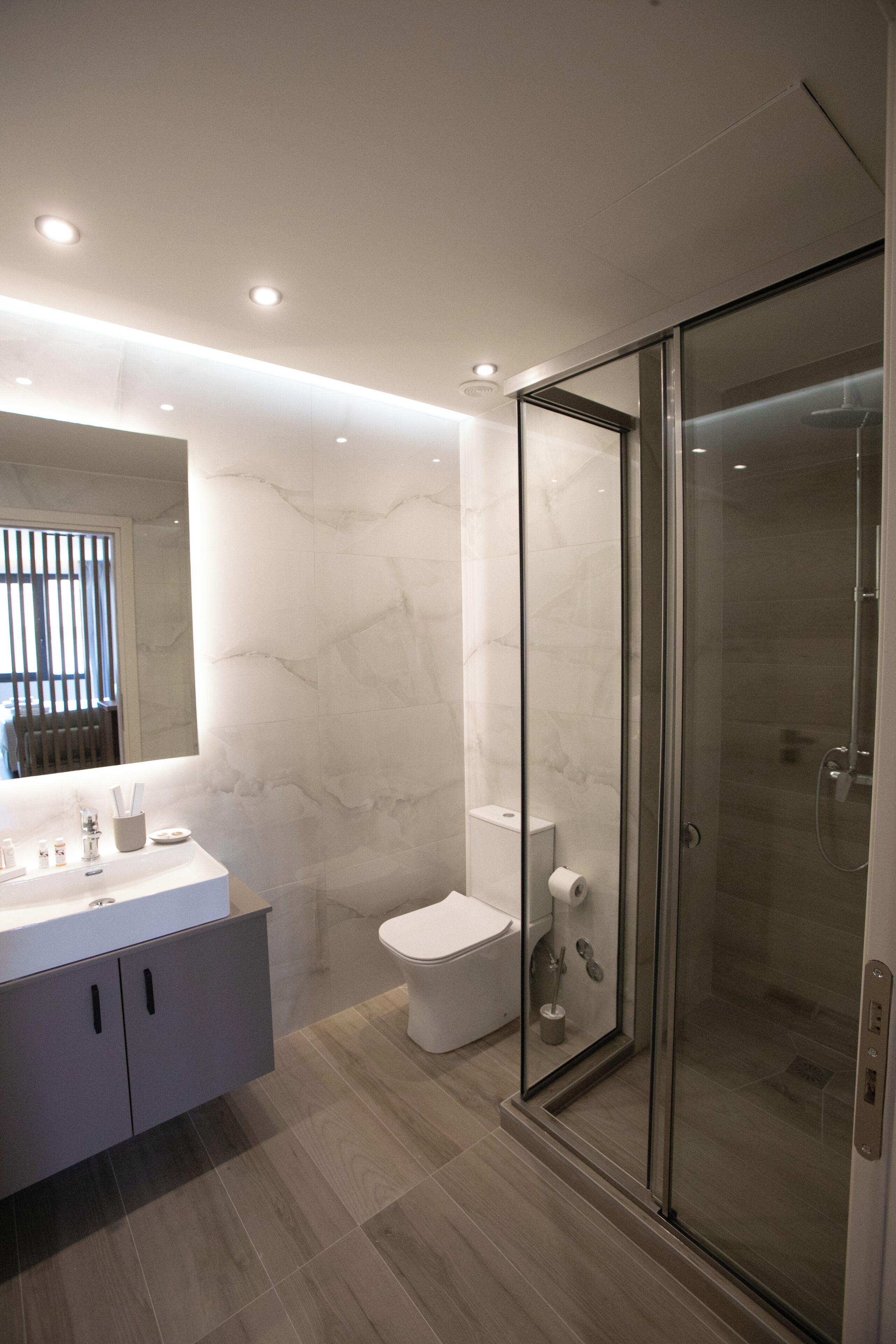 Luxury Spot D & E - Comfort Studio | Bathroom | Shower, free toiletries, hair dryer, towels