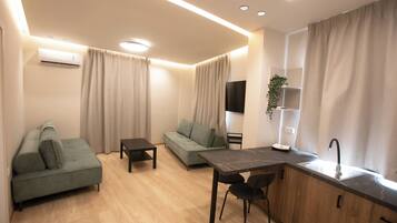 Luxury Spot F - Signature Terrace Suite | In-room safe, blackout curtains, iron/ironing board, free WiFi