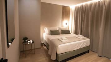 Luxury Spot F - Signature Terrace Suite | In-room safe, blackout curtains, iron/ironing board, free WiFi