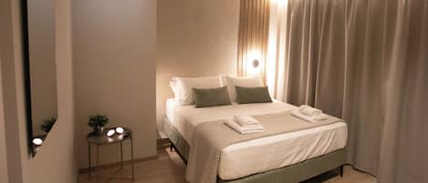 Luxury Spot F - Signature Terrace Suite | In-room safe, blackout drapes, iron/ironing board, free WiFi