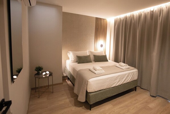 Luxury Spot F - Signature Terrace Suite | In-room safe, blackout curtains, iron/ironing board, free WiFi