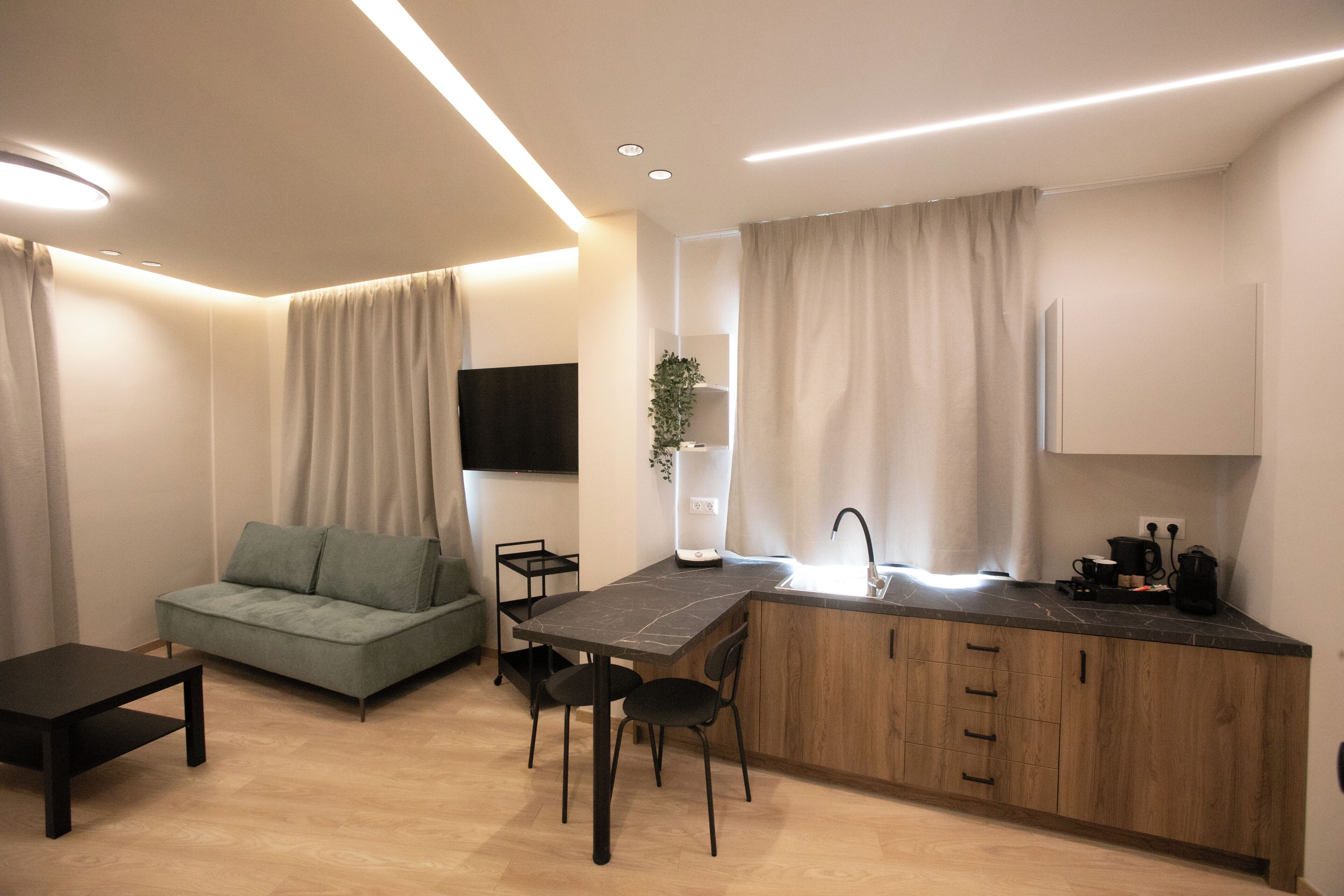 Luxury Spot F - Signature Terrace Suite | In-room safe, blackout curtains, iron/ironing board, free WiFi