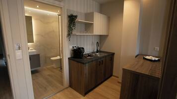 Luxury Spot D & E - Comfort Studio | In-room safe, blackout curtains, iron/ironing board, free WiFi