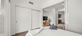 Chic Downtown Stay + Walk to Beach