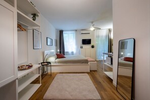 1 bedroom, bed sheets