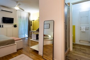 1 bedroom, bed sheets