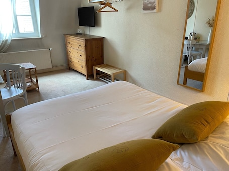 Comfort Double Room | Free WiFi. HOTEL DES FALAISES