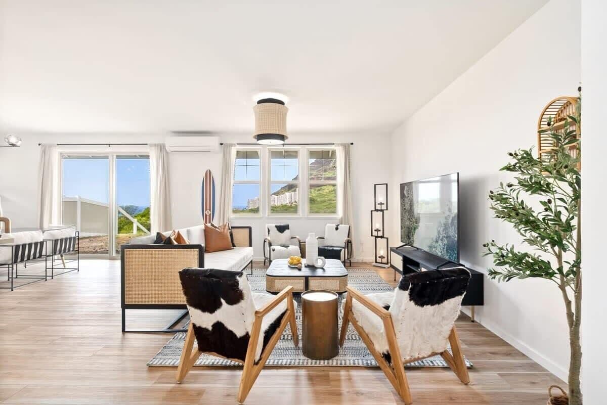 Casa (3 Bedrooms) | Área de sala de estar | Televisión de pantalla plana de 43 pulgadas con canales por cable 