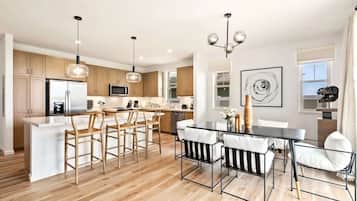 House (3 Bedrooms) | Living area
