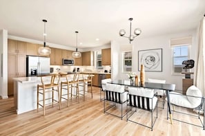 House (3 Bedrooms) | Living area