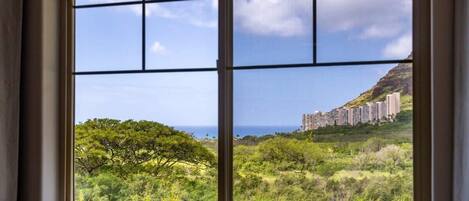 House (3 Bedrooms) | Mountain view