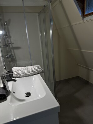 Shower, towels