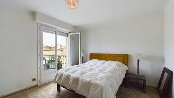 3 chambres, fer et planche Ă repasser, draps fournis