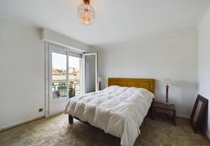 3 bedrooms, iron/ironing board, bed sheets