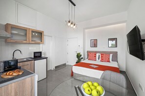 1 bedroom, iron/ironing board, free WiFi, bed sheets - Theon Urban Suites - Studio (Paphos)