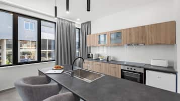 Microondas, horno, placa de cocina, cafetera/tetera