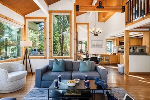 Una Smart TV, una chimenea