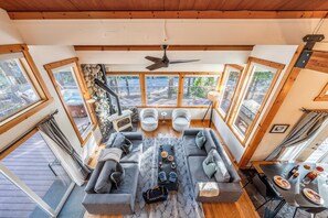Smart TV, fireplace