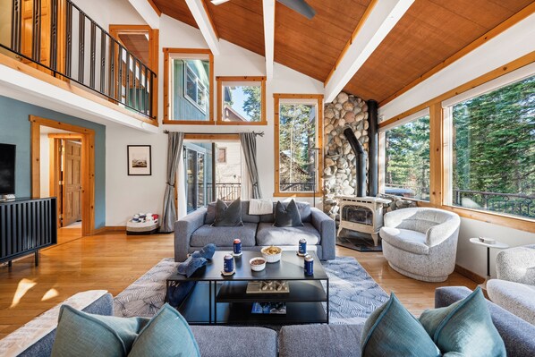 Smart TV, fireplace