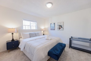 4 bedrooms, iron/ironing board, WiFi, bed sheets