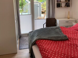 2 bedrooms, iron/ironing board, WiFi, bed sheets