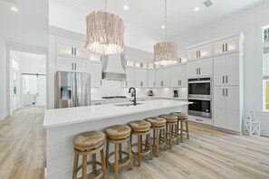 ثلاجة، ميكروويف، فرن، موقد طهي مسطح