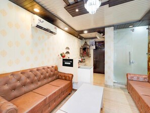House | Meja sambut tetamu