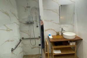 Shower, towels