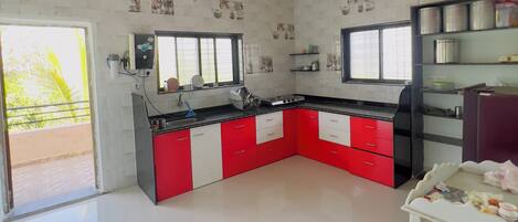 Mikrowelle, Ofen, Herdplatte, Geschirrspüler